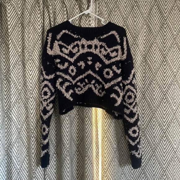Cropped knit sweater by Storia! Fair condition. Size L - Picture 1 of 3